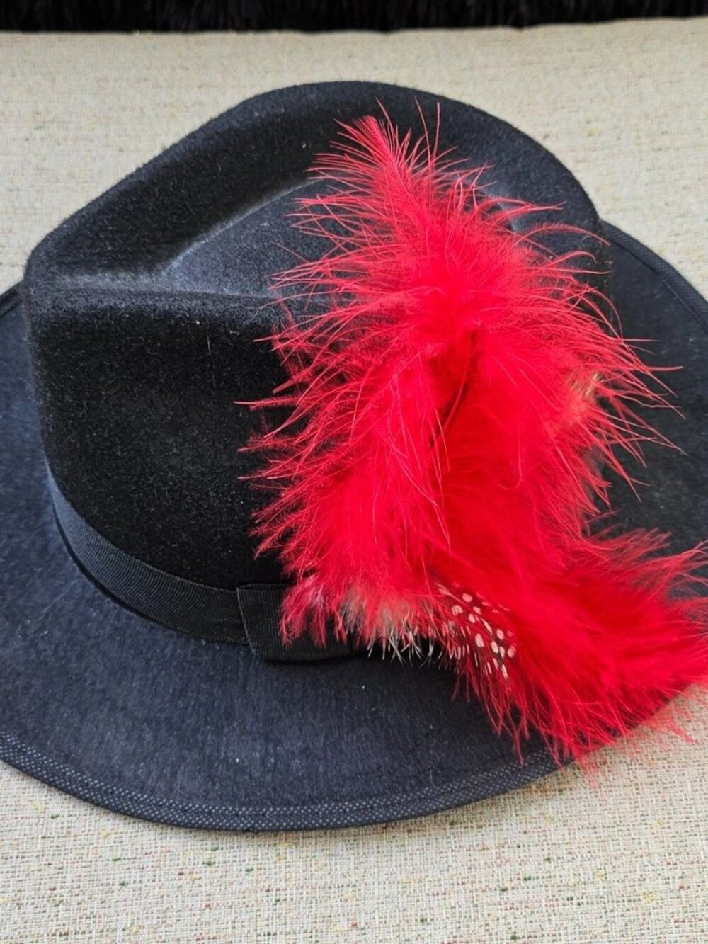 Looking Spooky Women Hat FEDORA Black Fashion Red Fur Halloween Hat One Size - Picture 2 of 11